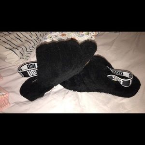 I’m selling these ugg slippers only worn once